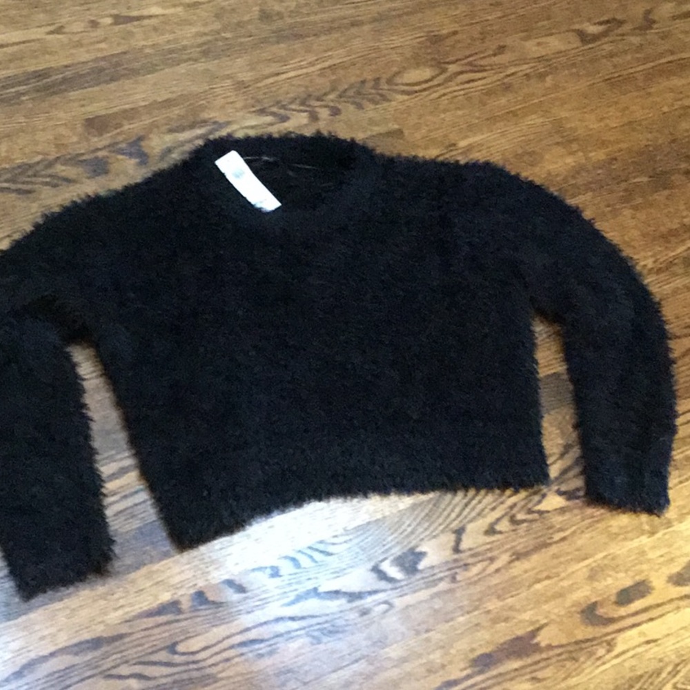 Black Lovetree Cropped Sweater